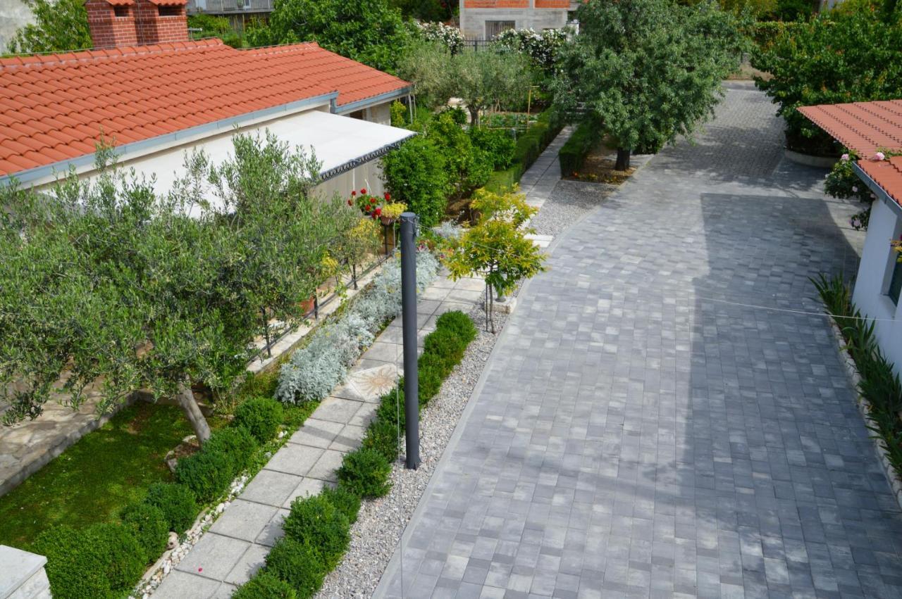 Issa Holiday Home - 3 Min Walk To Beach Kaštela Exterior foto